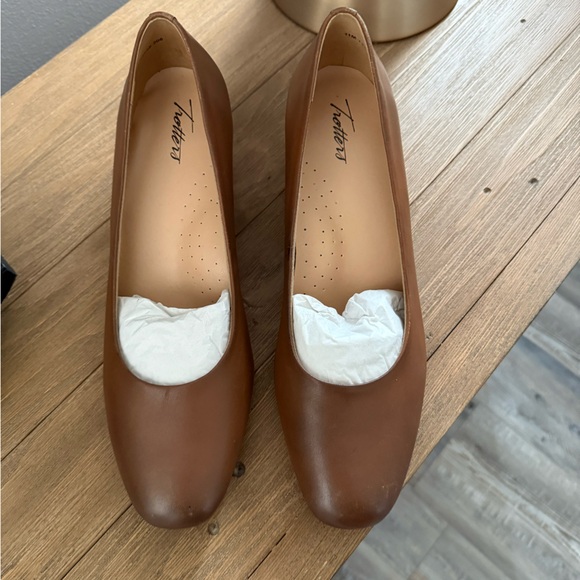 Trotters Daria Pump Cognac Brown Heels - Picture 2 of 8